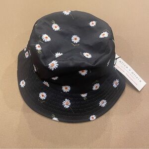 Alice + Olivia Daisy Print Reversible Bucket Hat OS New With Tag